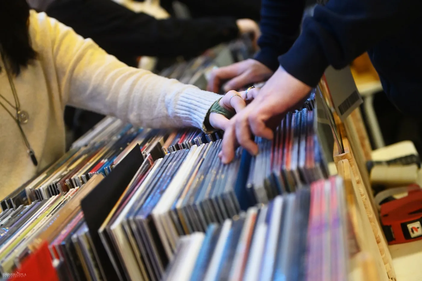 Išrinkite gražiausią 2023 m. muzikinio albumo viršelį